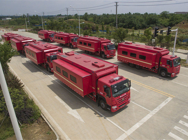 重汽豪沃后雙橋救援宿營(yíng)車(chē)（8-24人）