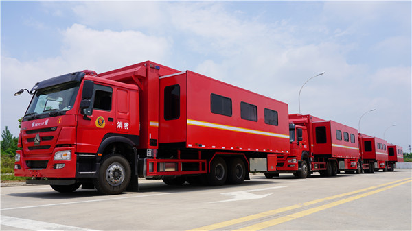 重汽豪沃后雙橋救援宿營(yíng)車(chē)（8-24人）