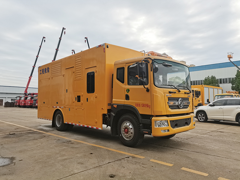 程力牌東風(fēng)多利卡3000方排水車(chē)（休息室）