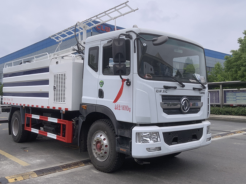 東風(fēng)D9光伏清洗車