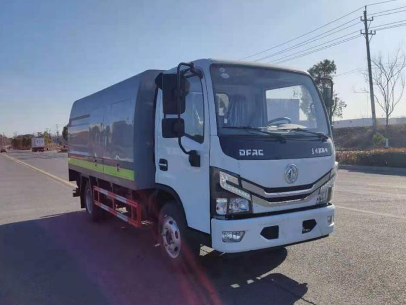 東風(fēng)小多利卡中置護(hù)欄清洗車