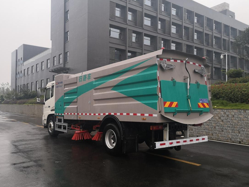 東風(fēng)天錦CL5180TSLBEV型純電動(dòng)掃路車