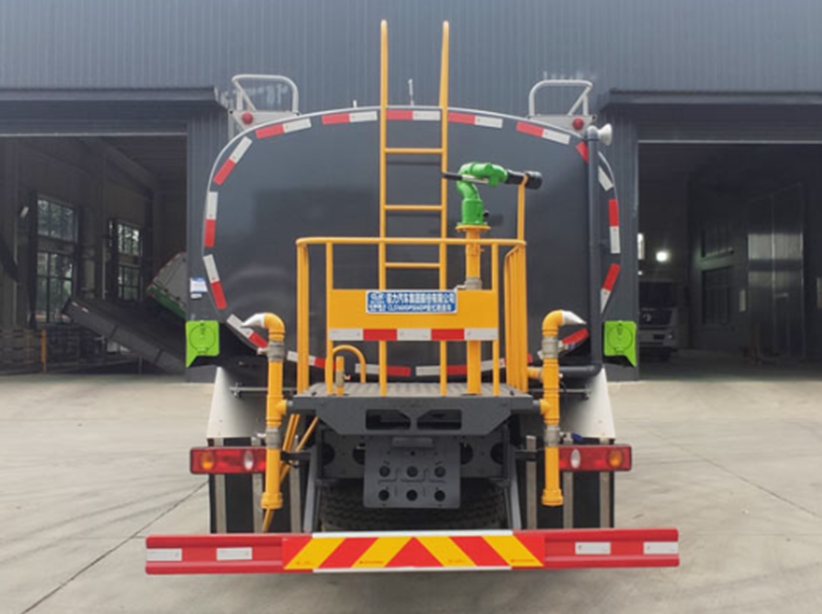 華神F5系列13.23方綠化噴灑車(chē)