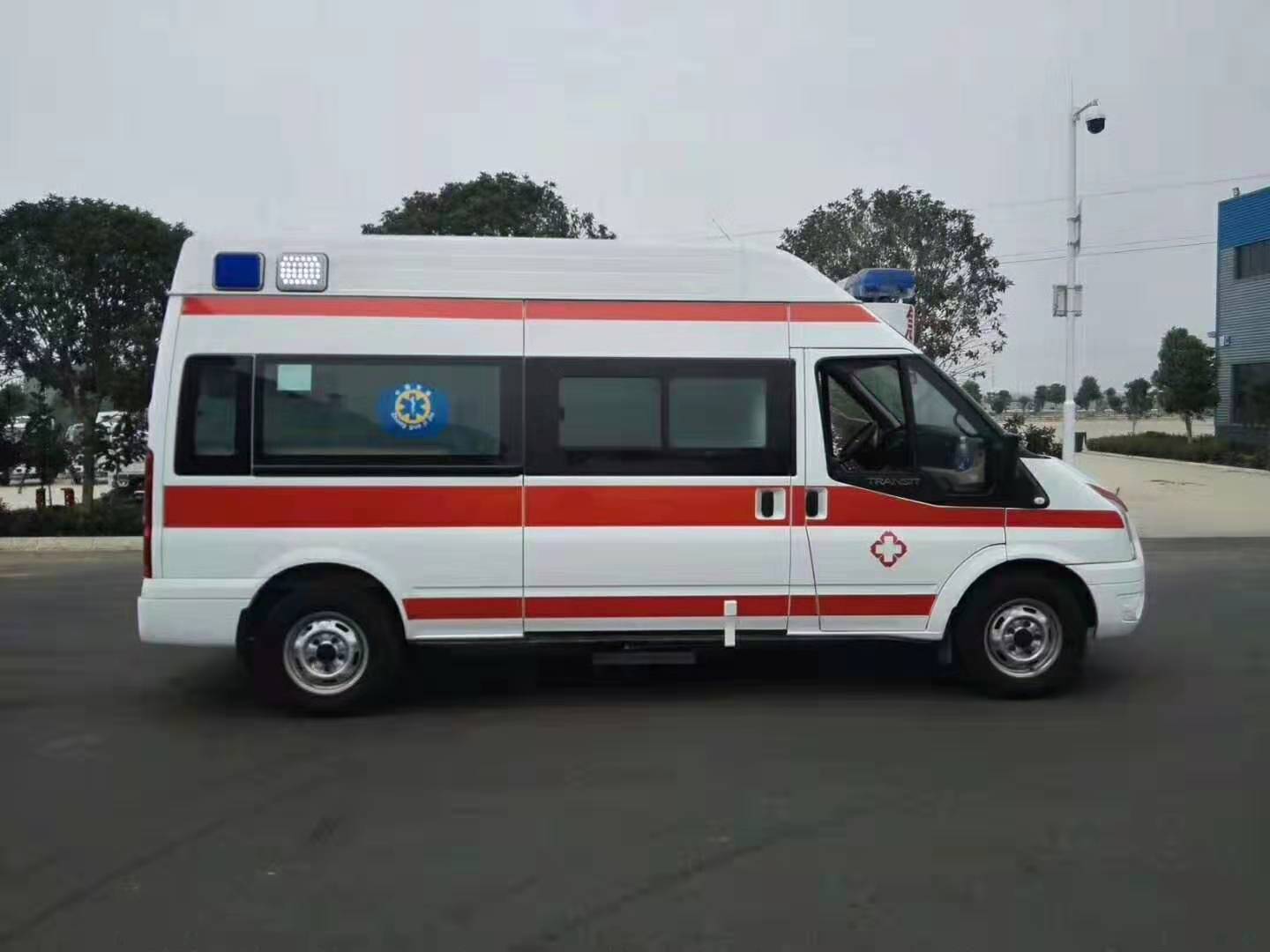 福特V348長軸中頂監(jiān)護型救護車
